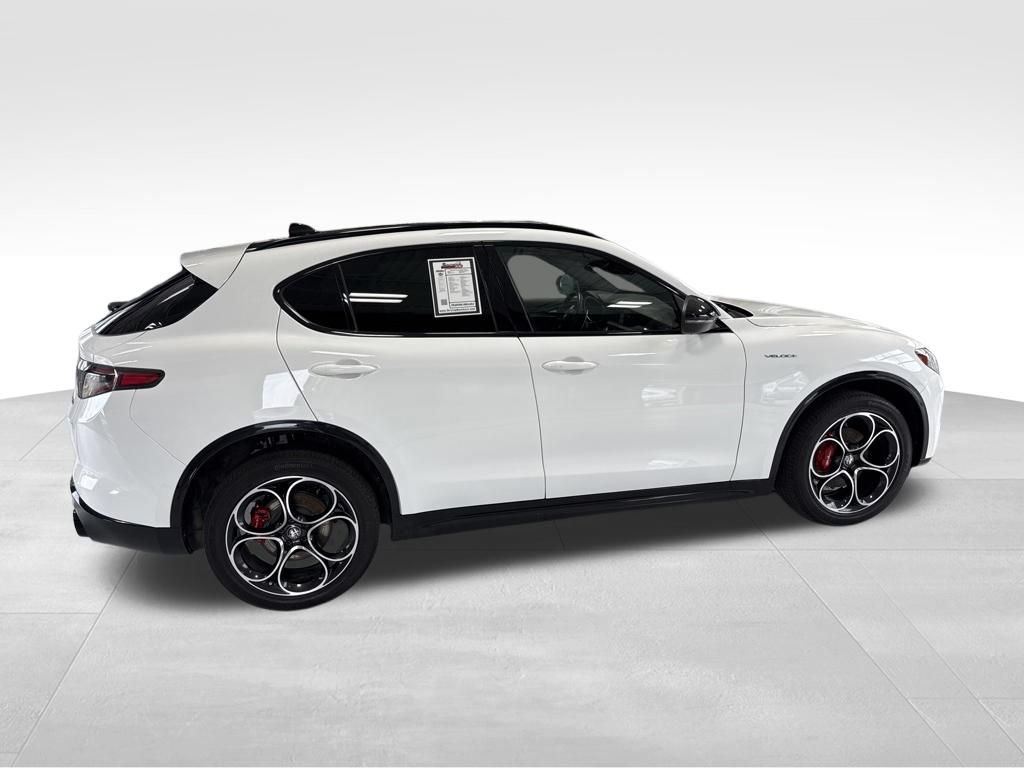 Used 2024 Alfa Romeo Stelvio Veloce AWD/4WD image 7