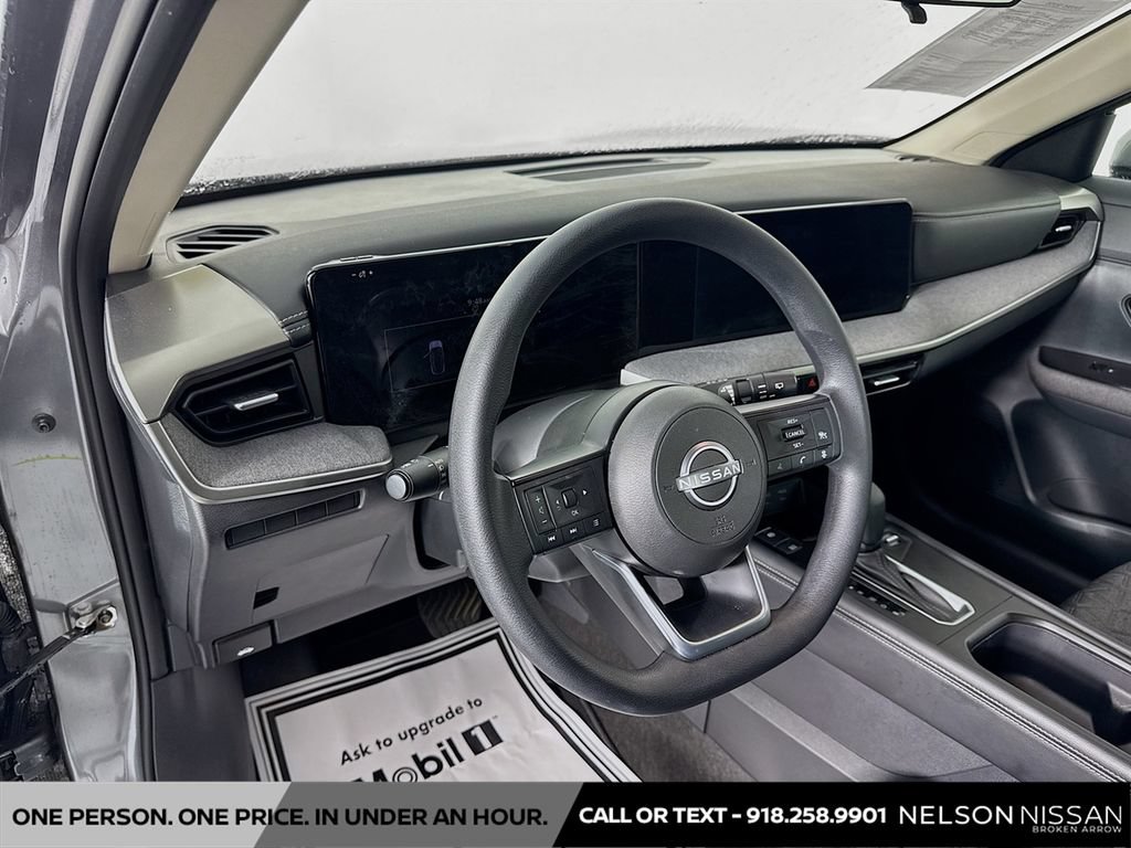 Used 2025 Nissan Kicks SV AWD/4WD image 9