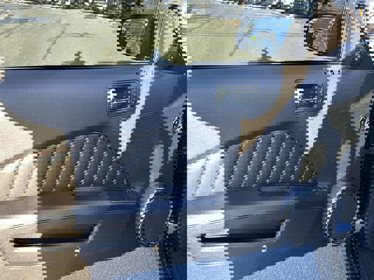 Used 2011 Ford Mustang GT Premium image 17