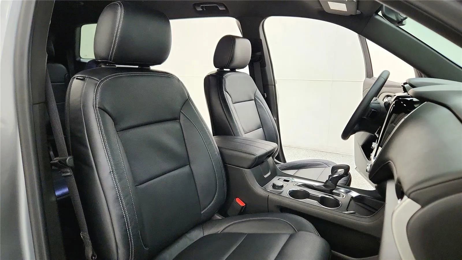 Used 2023 Chevrolet Traverse LT w/ Midnight/Sport Edition image 40