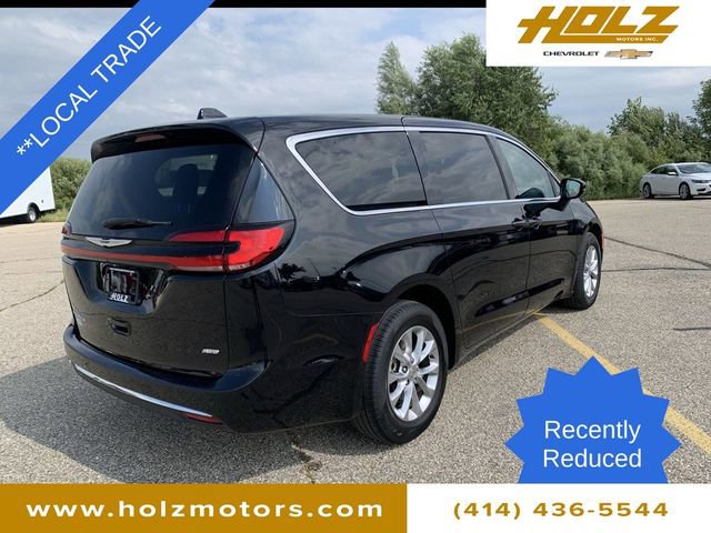 Used 2024 Chrysler Pacifica Touring-L image 3