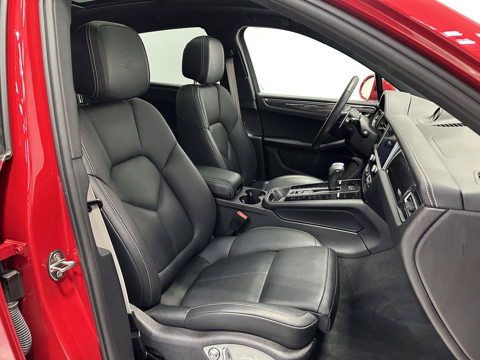 Used 2024 Porsche Macan S AWD/4WD image 40
