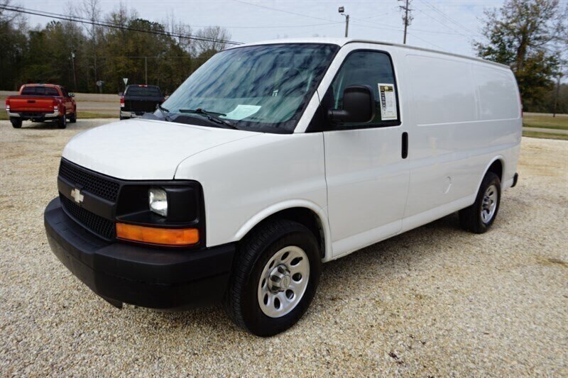 Used 2010 Chevrolet Express 1500 RWD image 5
