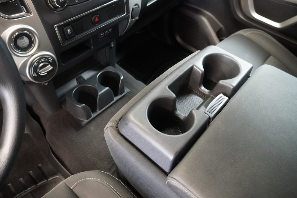 Used 2019 Nissan Titan SV AWD/4WD image 16
