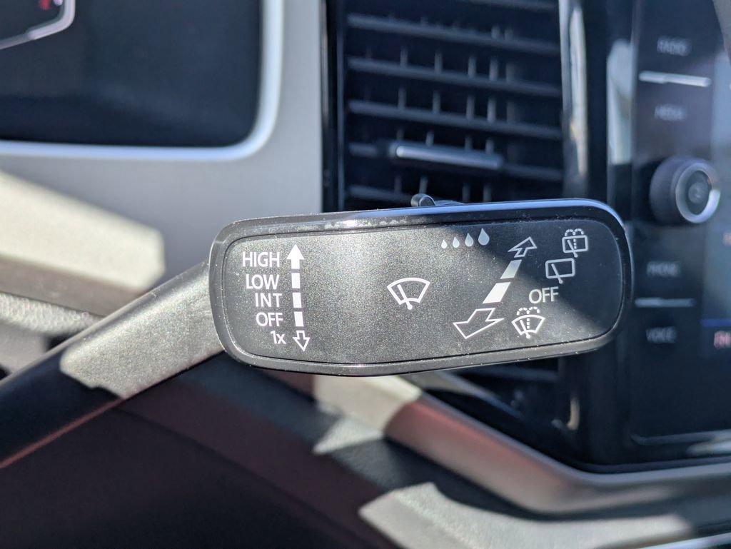 Certified 2022 Volkswagen Atlas Cross Sport SE image 31