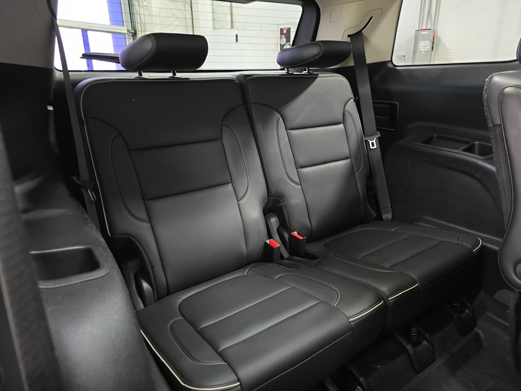 Used 2022 GMC Acadia Denali w/ Denali Ultimate Package AWD/4WD image 12
