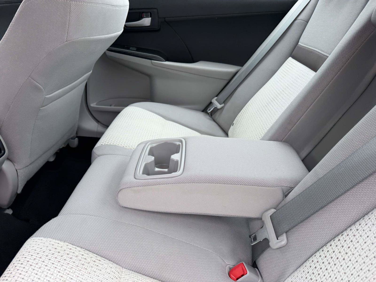 Used 2014 Toyota Camry LE FWD image 12