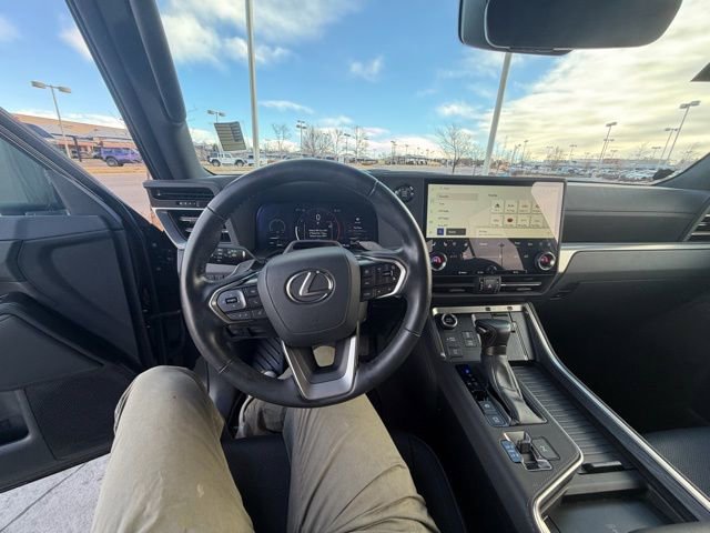 Used 2024 Lexus GX 550 w/ Accessory Package (Z1) image 13