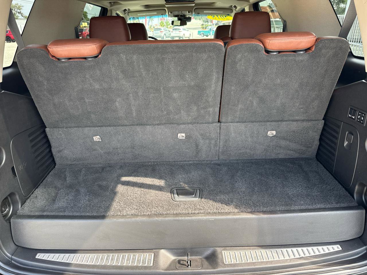 Used 2018 Cadillac Escalade Premium Luxury AWD/4WD image 24