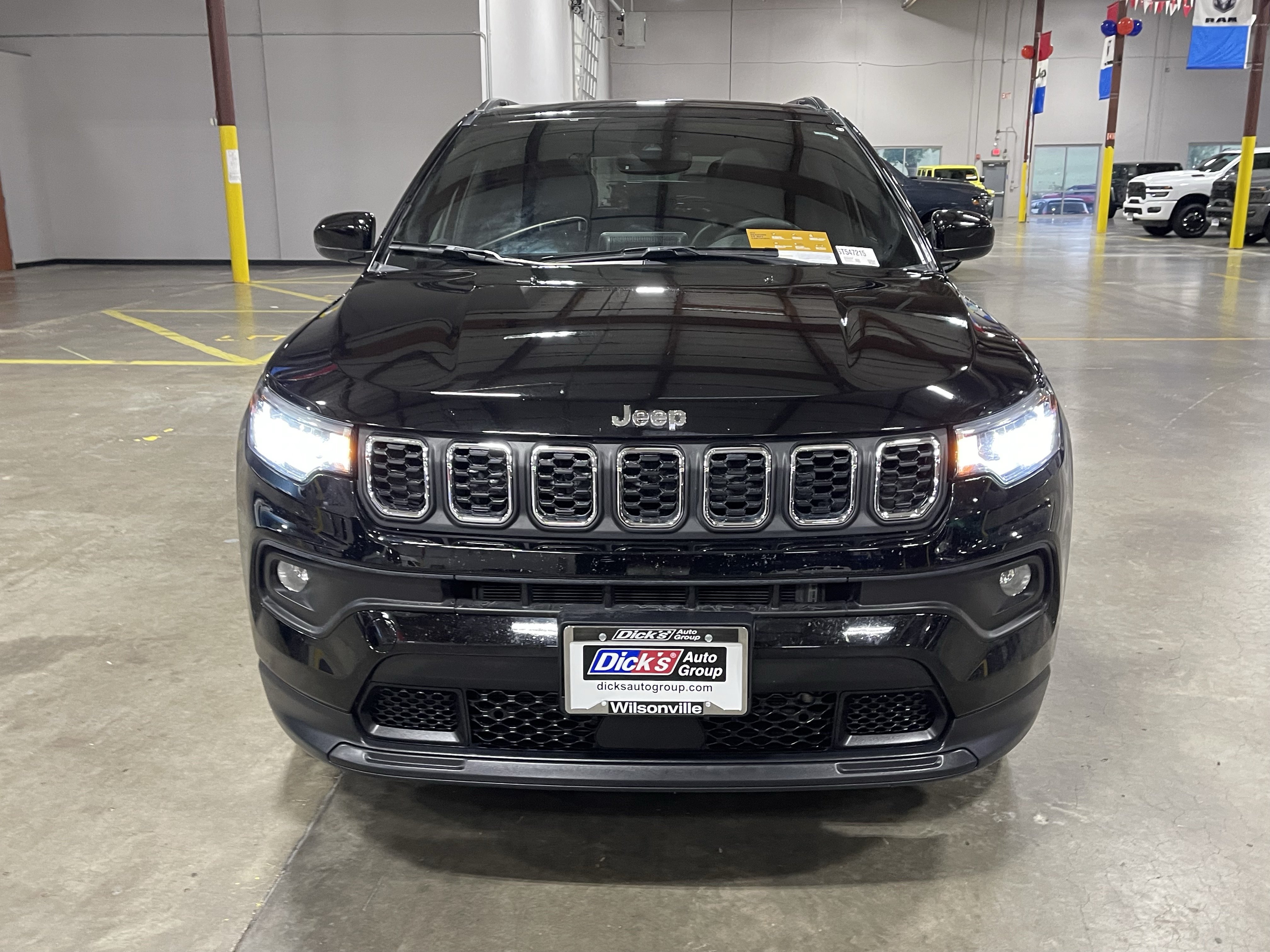 Certified 2025 Jeep Compass Latitude w/ Sun & Sound Group AWD/4WD image 8