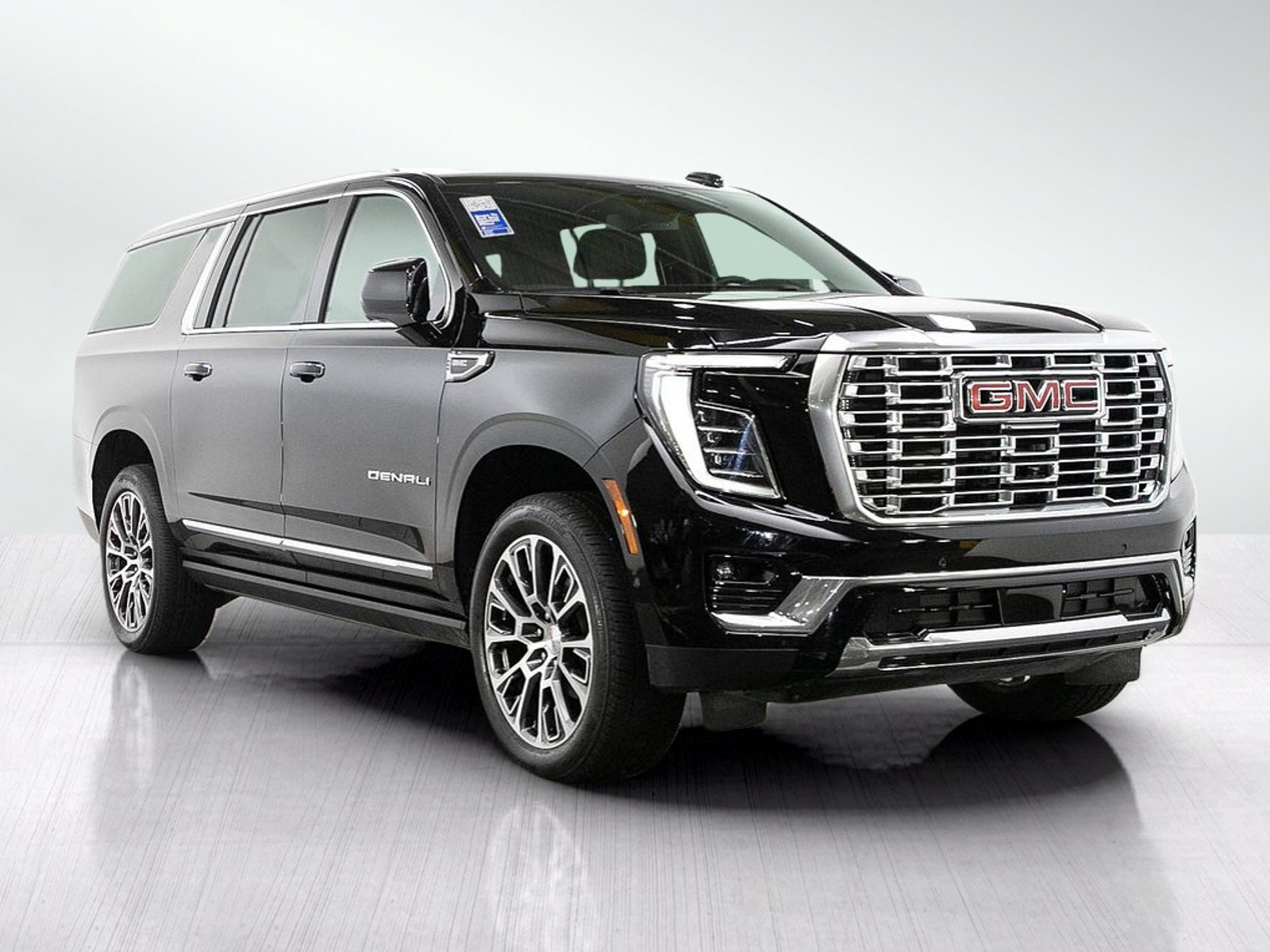 Used 2025 GMC Yukon XL Denali w/ Sun & Power Step Package AWD/4WD image 7