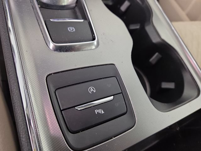 Used 2023 Ford Edge Titanium AWD/4WD image 25