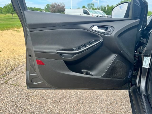 Used 2016 Ford Focus Titanium w/ Titanium Technology Package FWD image 11