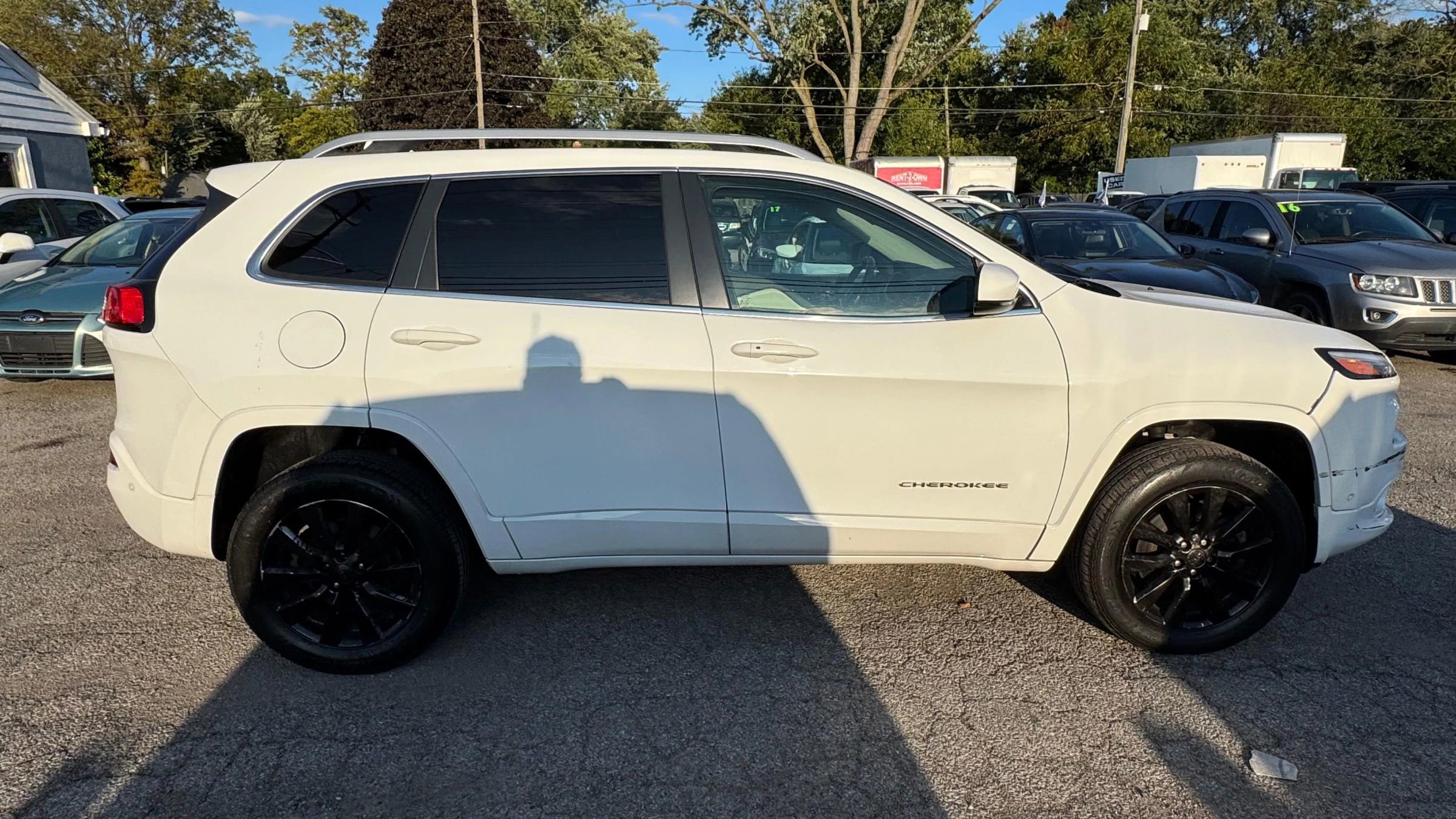 Used 2017 Jeep Cherokee Overland w/ Technology Group image 6