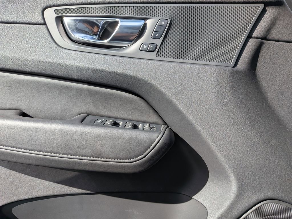 New 2024 Volvo XC60 T8 Plus w/ Protection Package Premier image 31