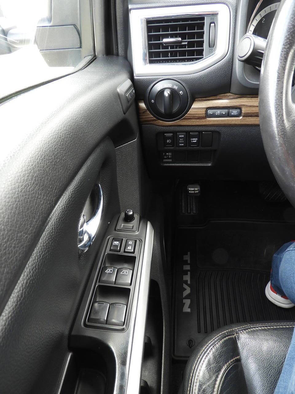 Used 2018 Nissan Titan SL w/ Chrome Package image 19