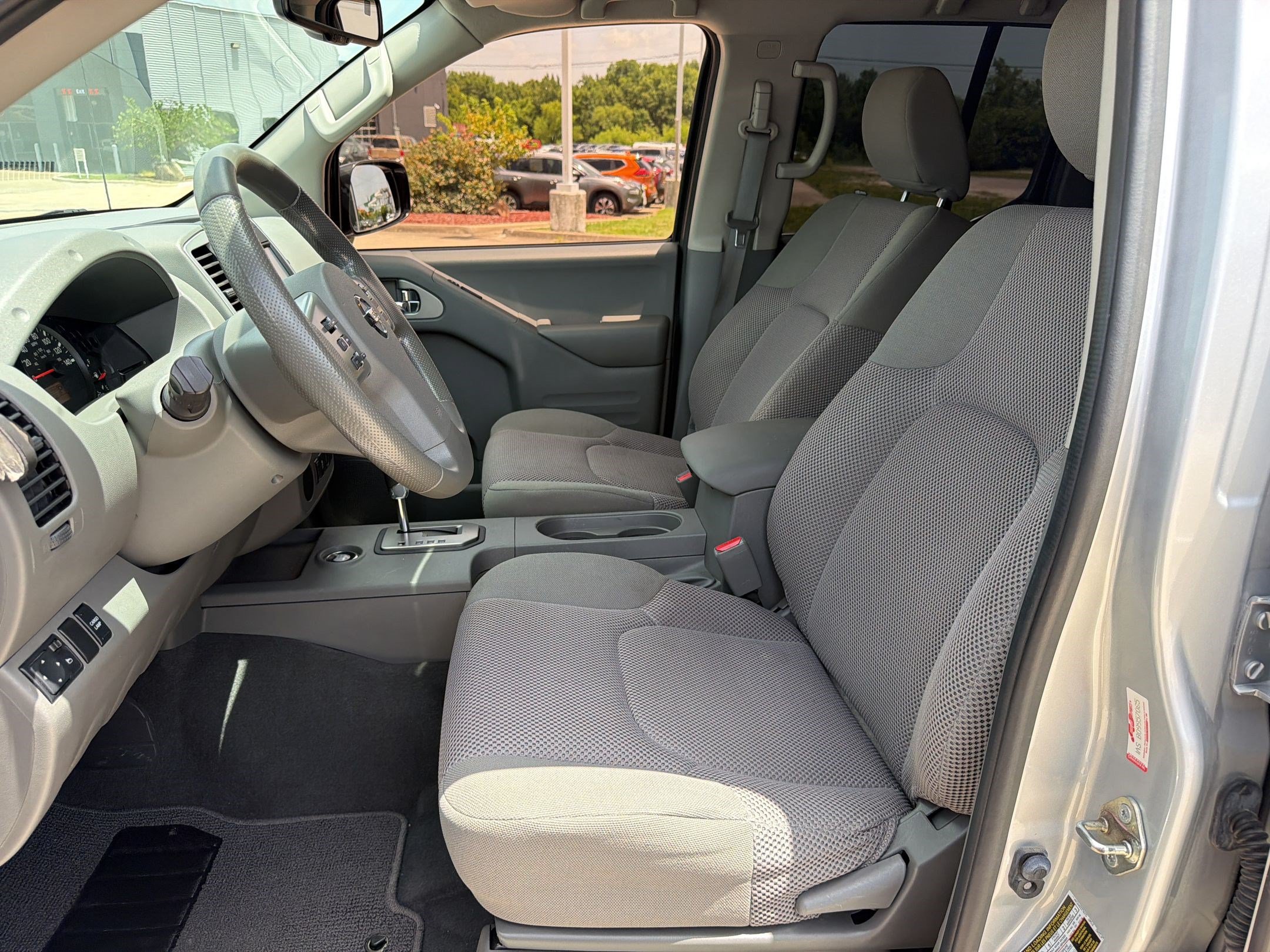 Used 2020 Nissan Frontier SV RWD image 5