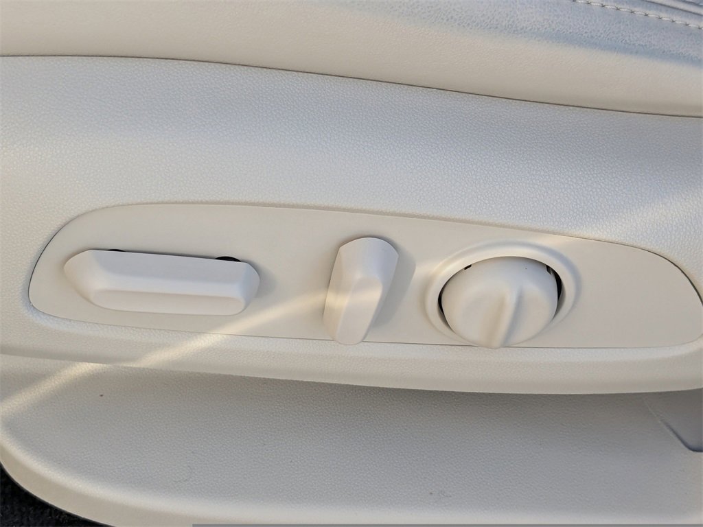 Used 2023 Buick Enclave Essence w/ Experience Buick Package image 21