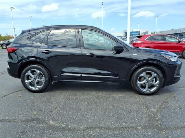 Used 2024 Ford Escape ST-Line w/ Tech Pack #1 AWD/4WD image 8
