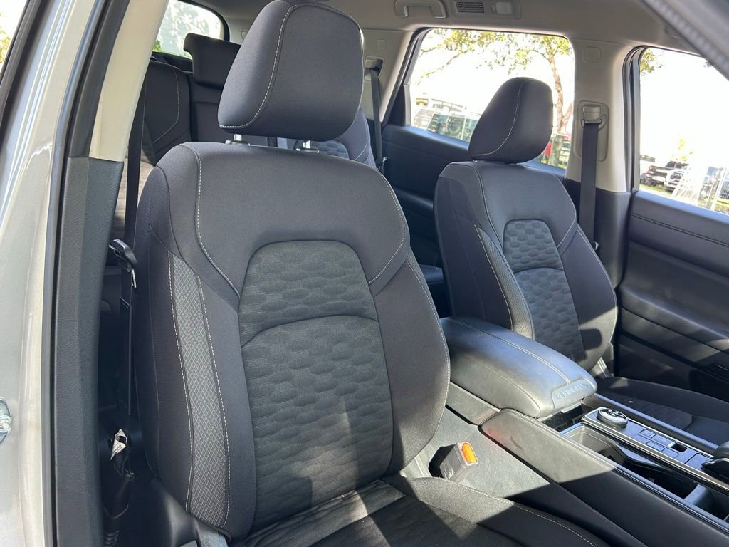 Used 2025 Nissan Pathfinder SV image 40
