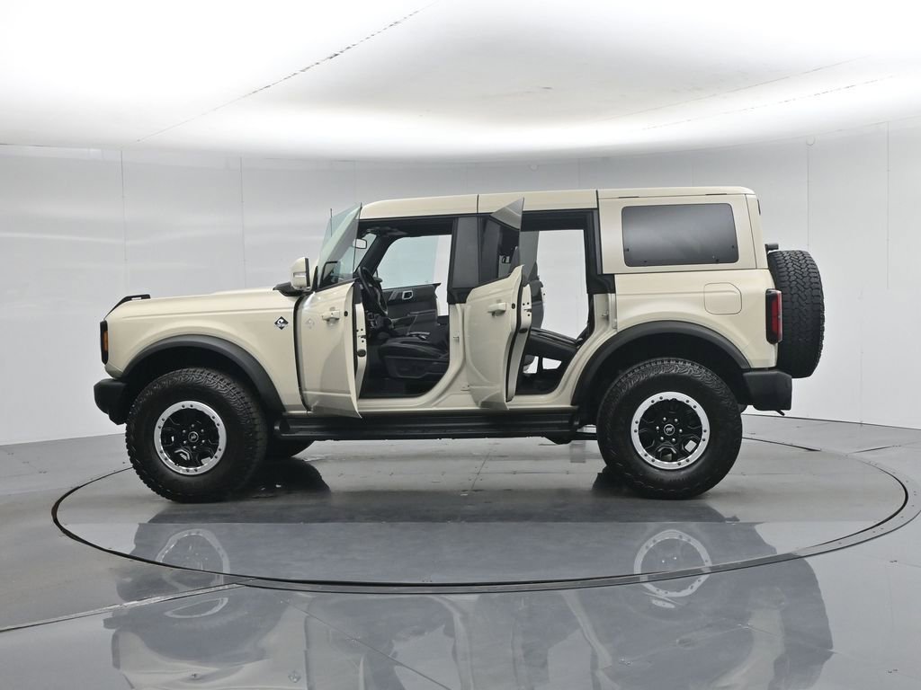 Certified 2025 Ford Bronco Outer Banks w/ Sasquatch Package AWD/4WD image 38