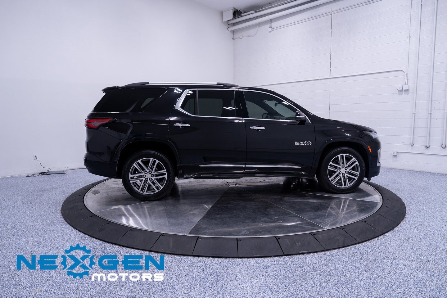 Used 2023 Chevrolet Traverse High Country image 38