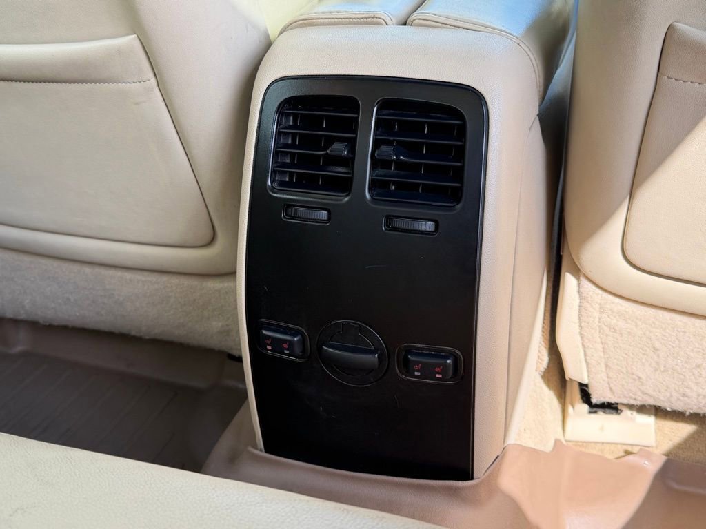 Used 2010 Lincoln MKS image 28