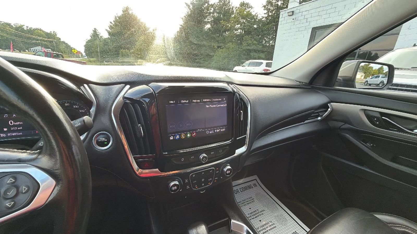 Used 2021 Chevrolet Traverse LT AWD/4WD image 24