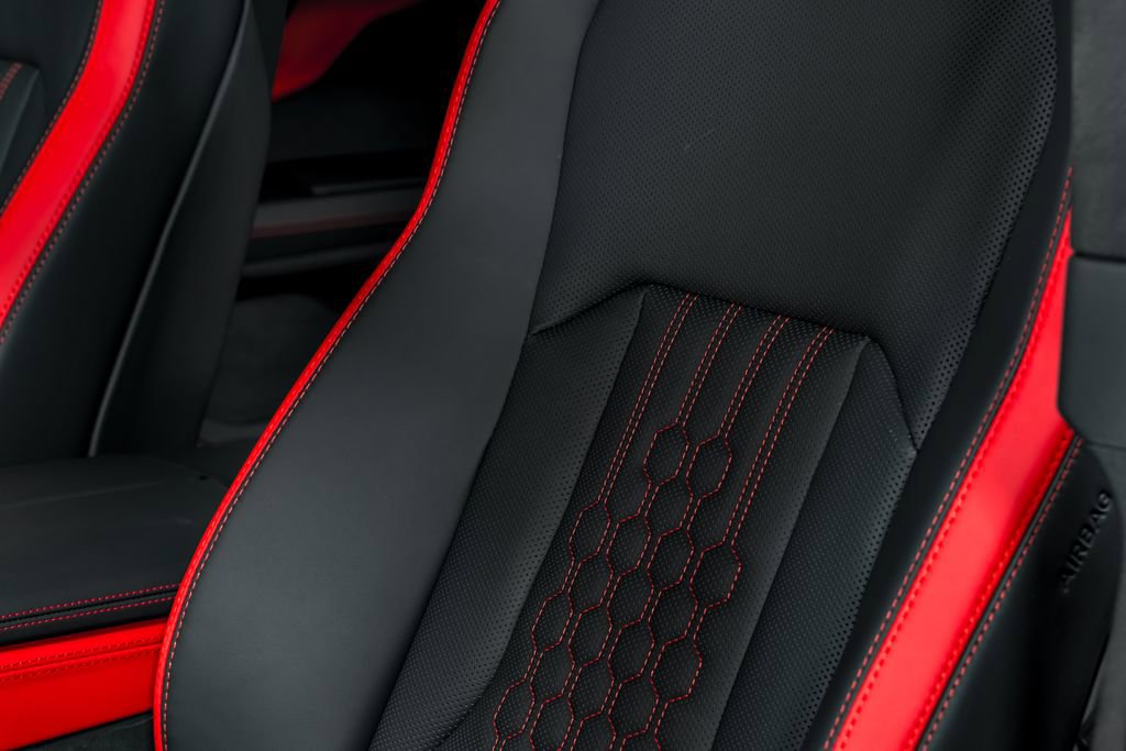 Used 2025 Lamborghini Urus SE AWD/4WD image 21