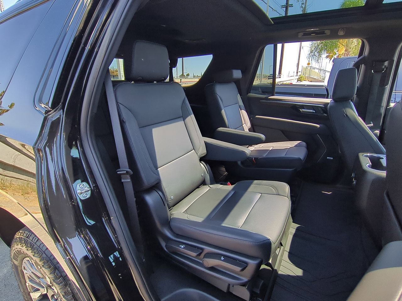 Used 2025 Chevrolet Tahoe Z71 w/ Comfort Package AWD/4WD image 27