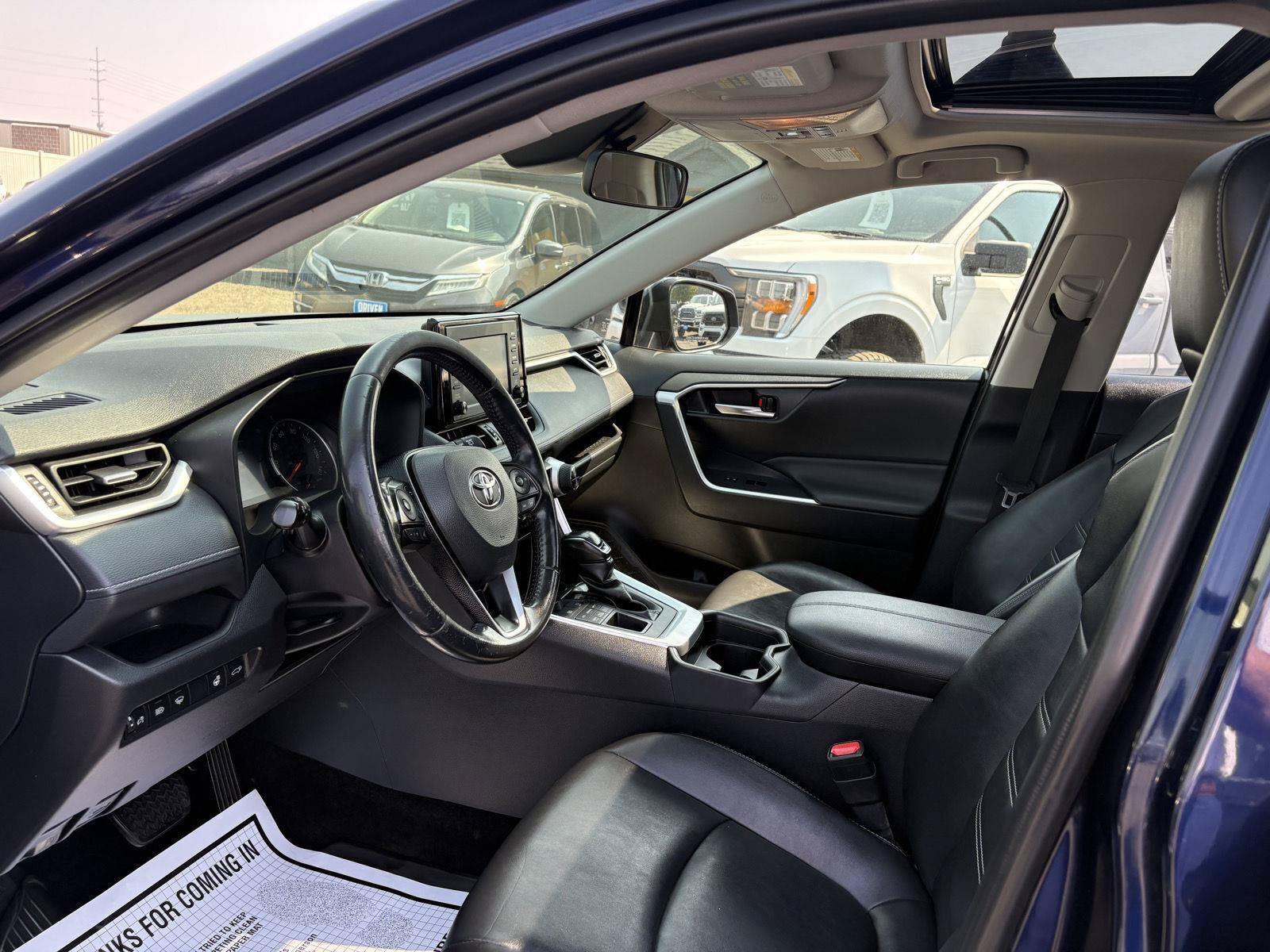Used 2019 Toyota RAV4 XLE Premium w/ Cold Weather Package AWD/4WD image 8