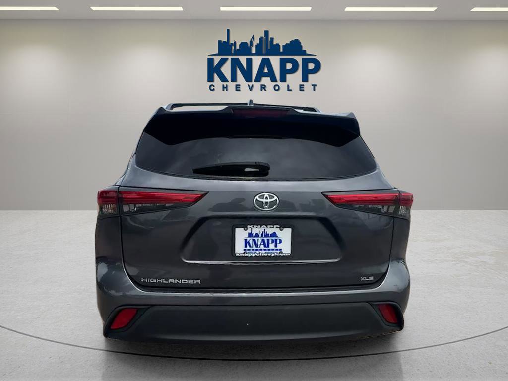 Used 2020 Toyota Highlander XLE FWD image 4