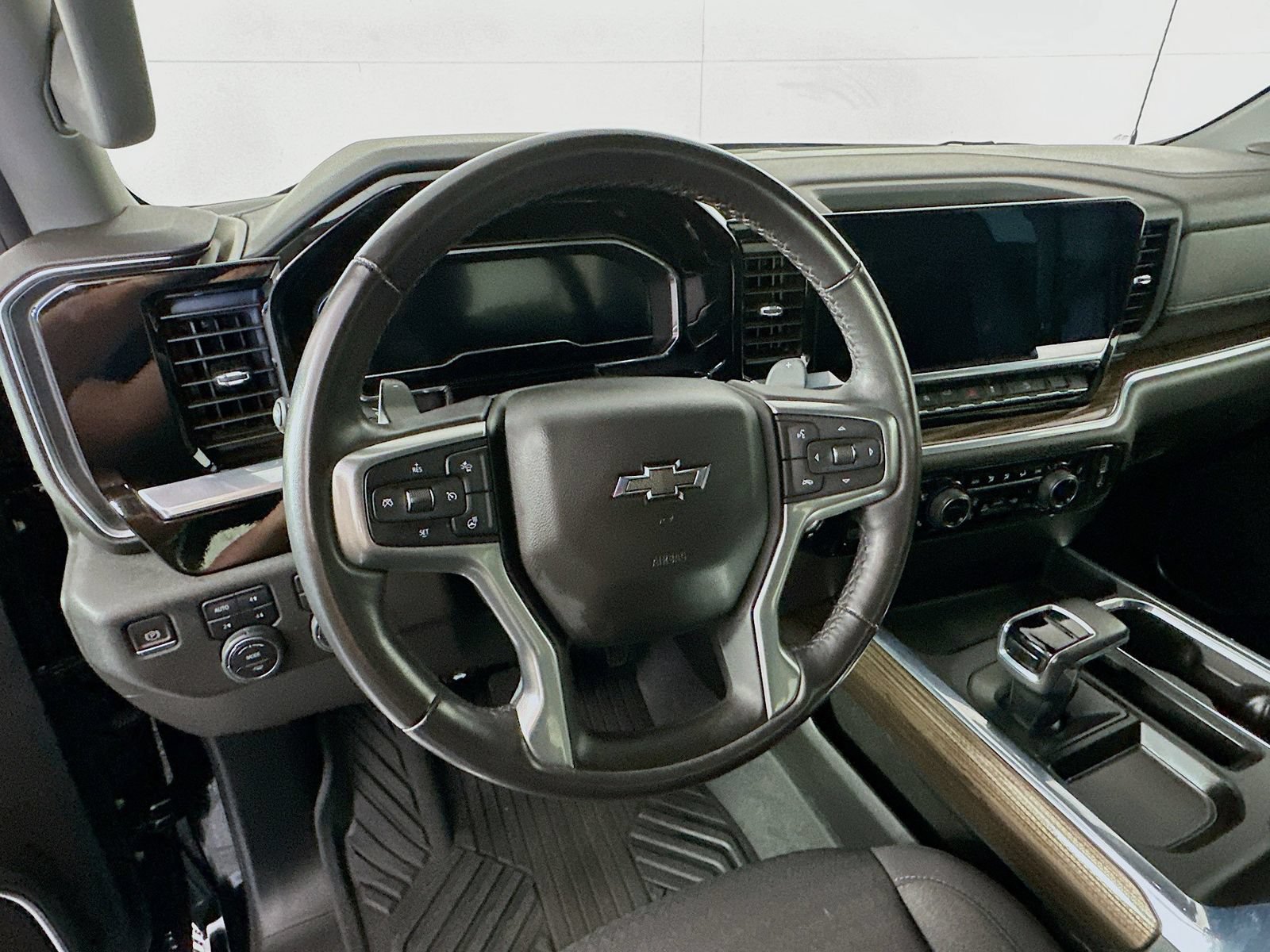 Used 2022 Chevrolet Silverado 1500 RST w/ Convenience Package II AWD/4WD image 11
