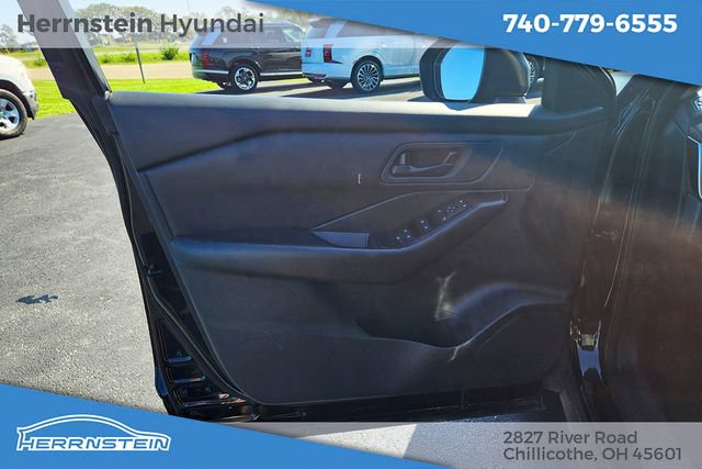 Used 2024 Nissan Rogue S AWD/4WD image 7