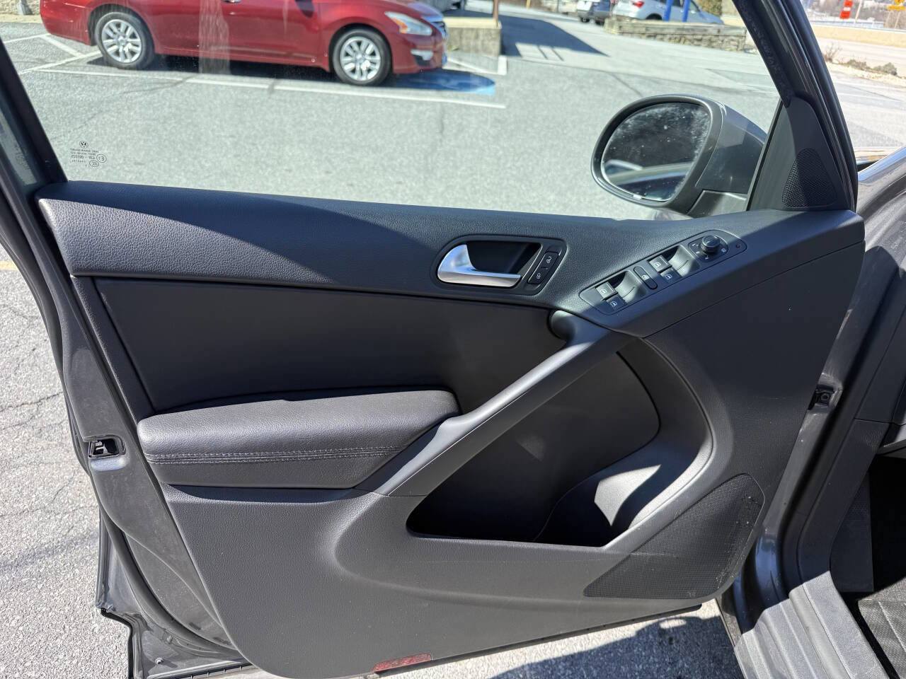 Used 2016 Volkswagen Tiguan S image 10