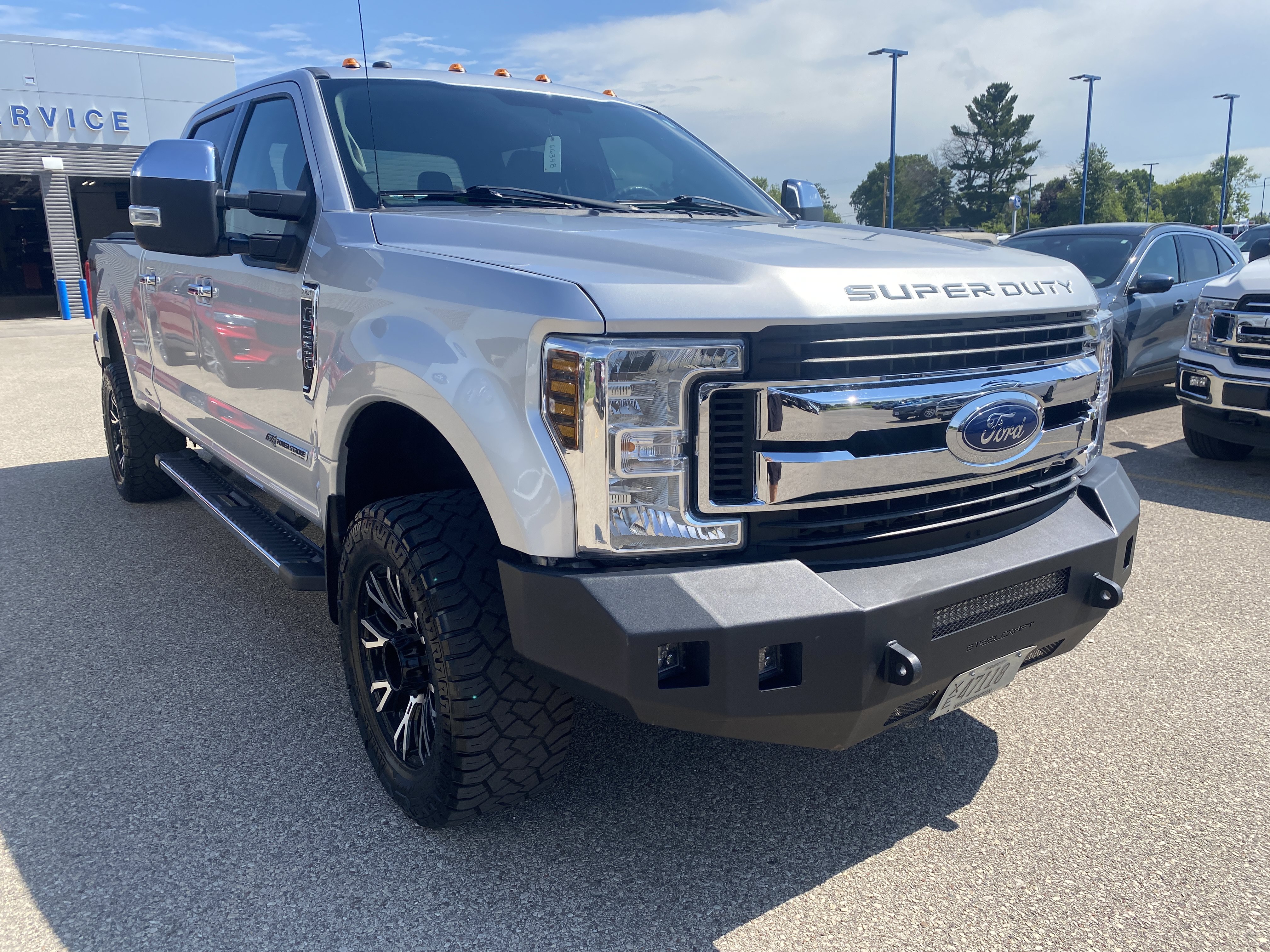 Used 2019 Ford F350 XLT w/ XLT Premium Package AWD/4WD image 4