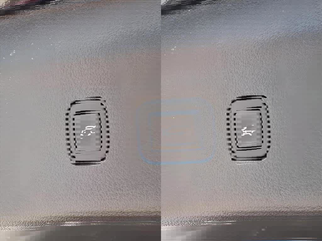 Used 2023 Buick Enclave Essence w/ Experience Buick Package image 6