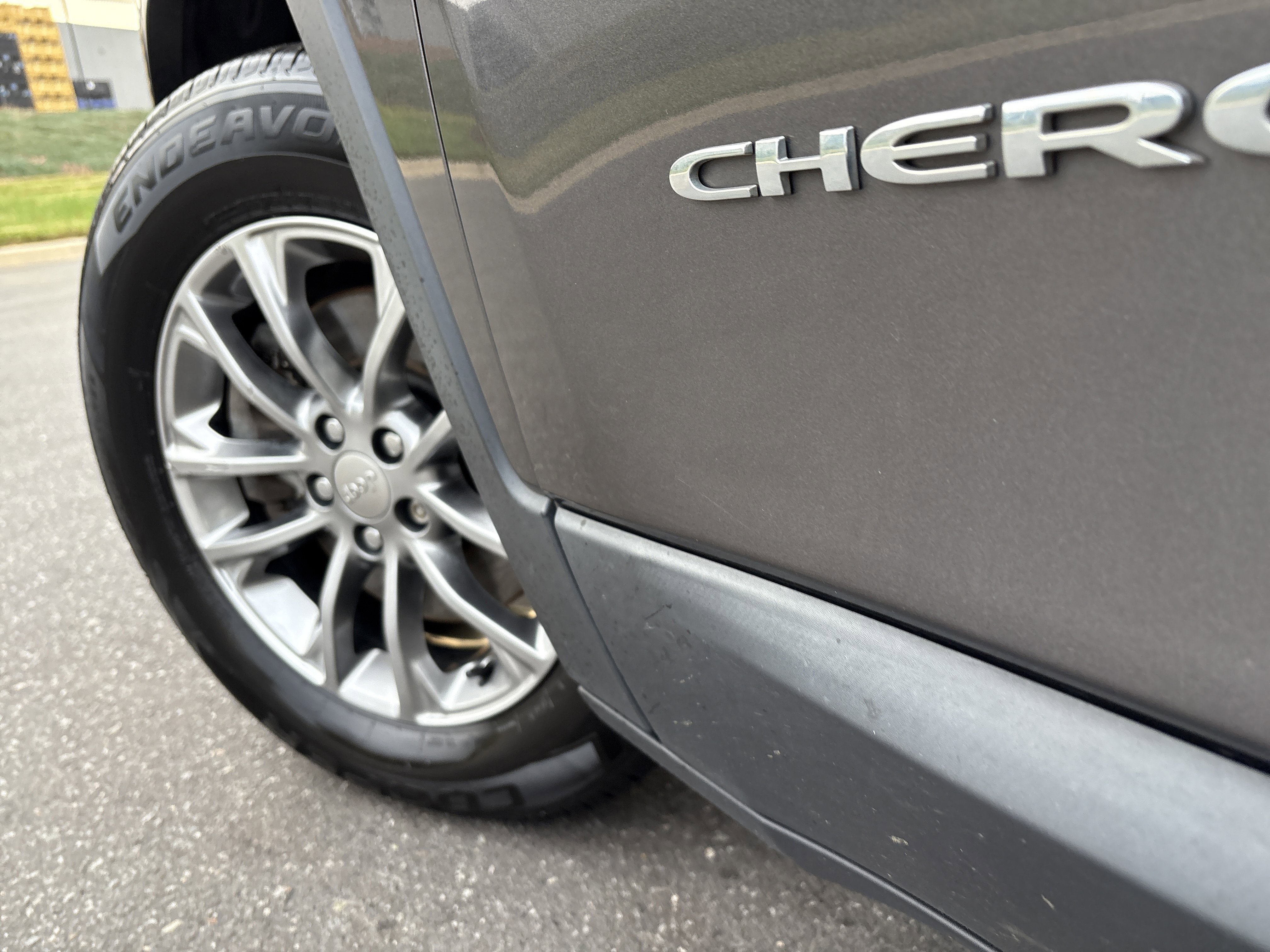 Used 2019 Jeep Cherokee Latitude Plus image 12