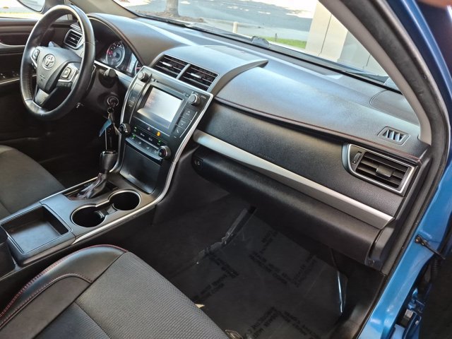 Used 2017 Toyota Camry SE FWD image 6