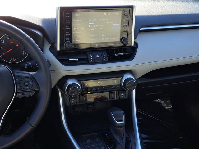 Used 2021 Toyota RAV4 XLE Premium image 27