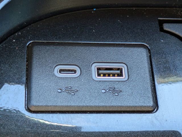 Used 2024 Cadillac Escalade ESV Premium Luxury image 24