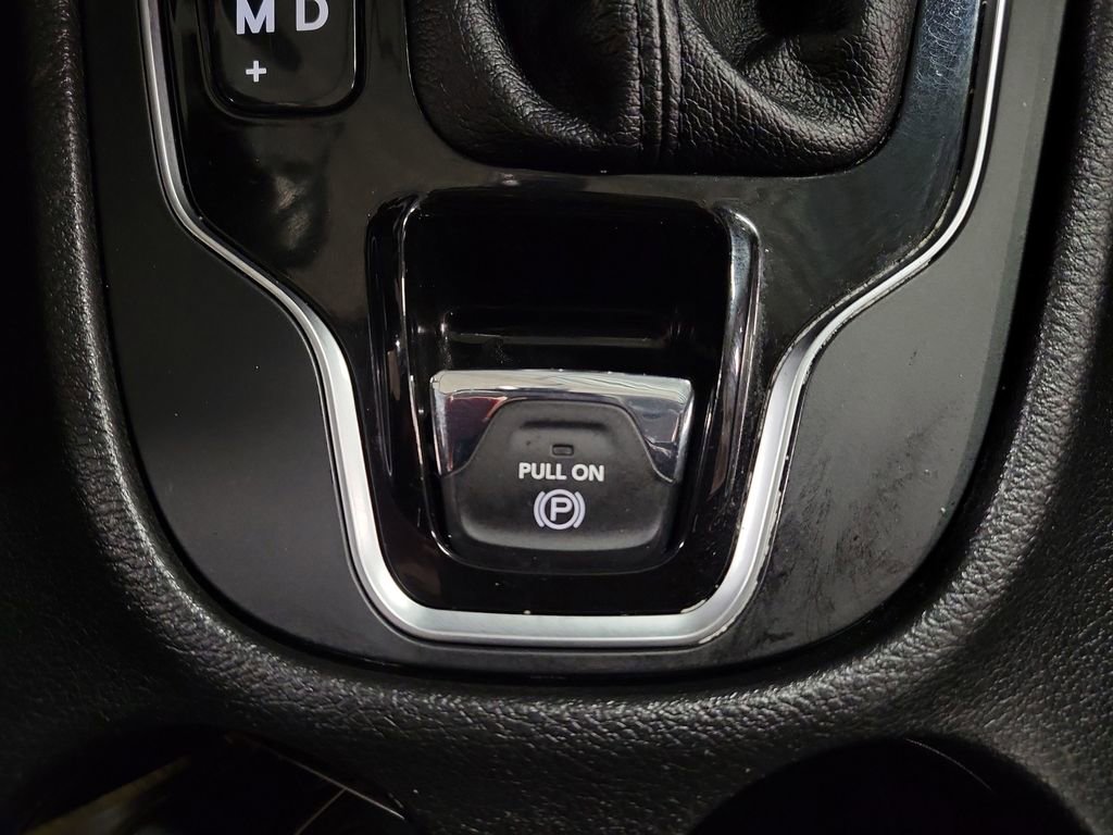 Used 2020 Jeep Cherokee Latitude Plus image 16