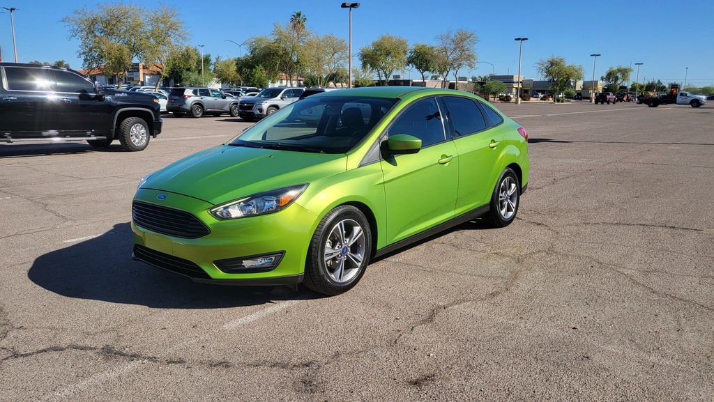 Used 2018 Ford Focus SE w/ SE Appearance Package image 4