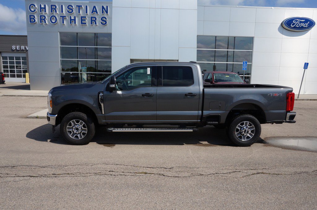 New 2025 Ford F350 XLT image 1