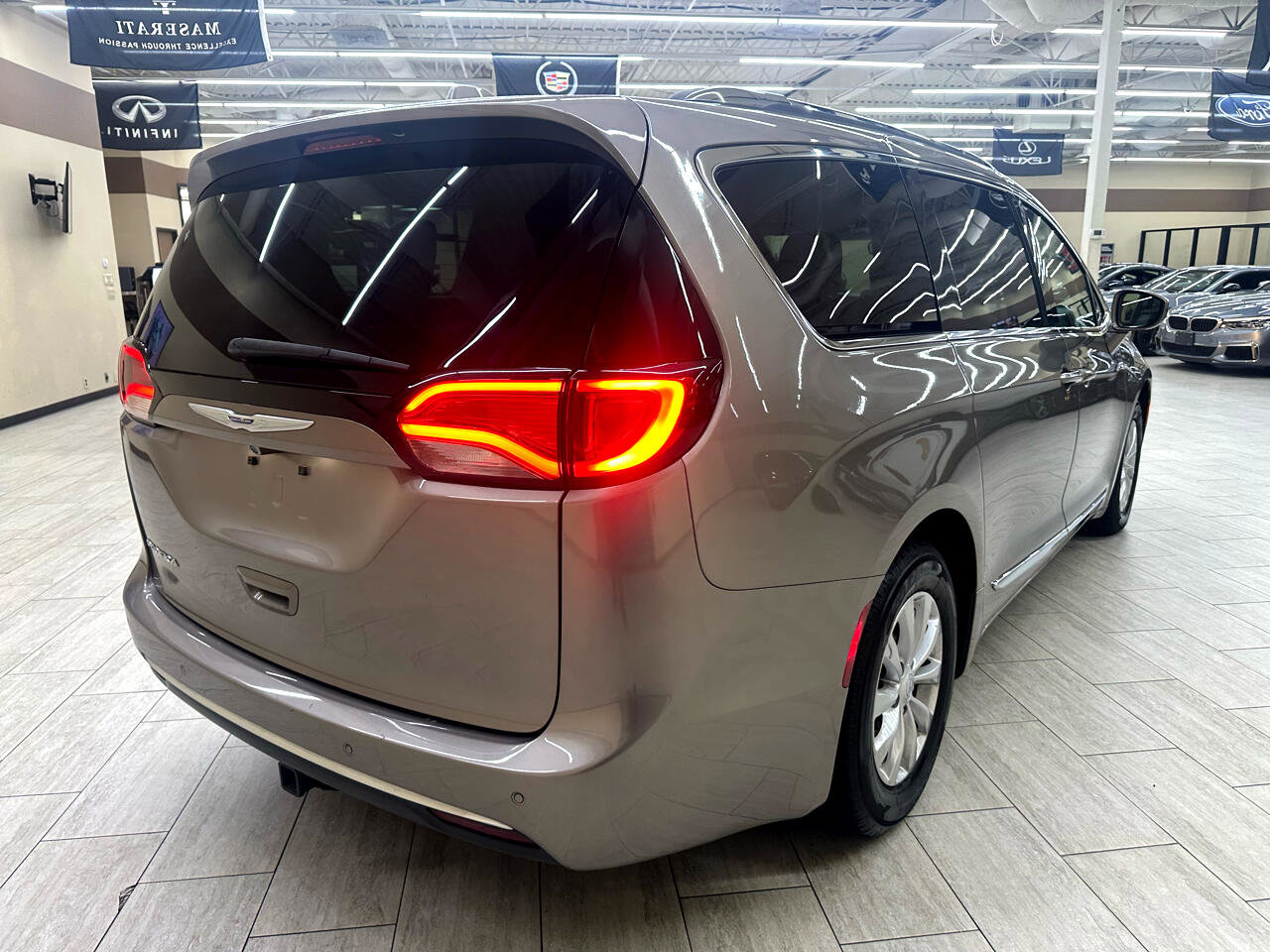 Used 2018 Chrysler Pacifica Touring-L Plus image 5