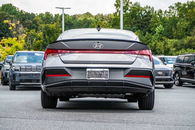 Certified 2025 Hyundai Elantra SEL FWD image 12
