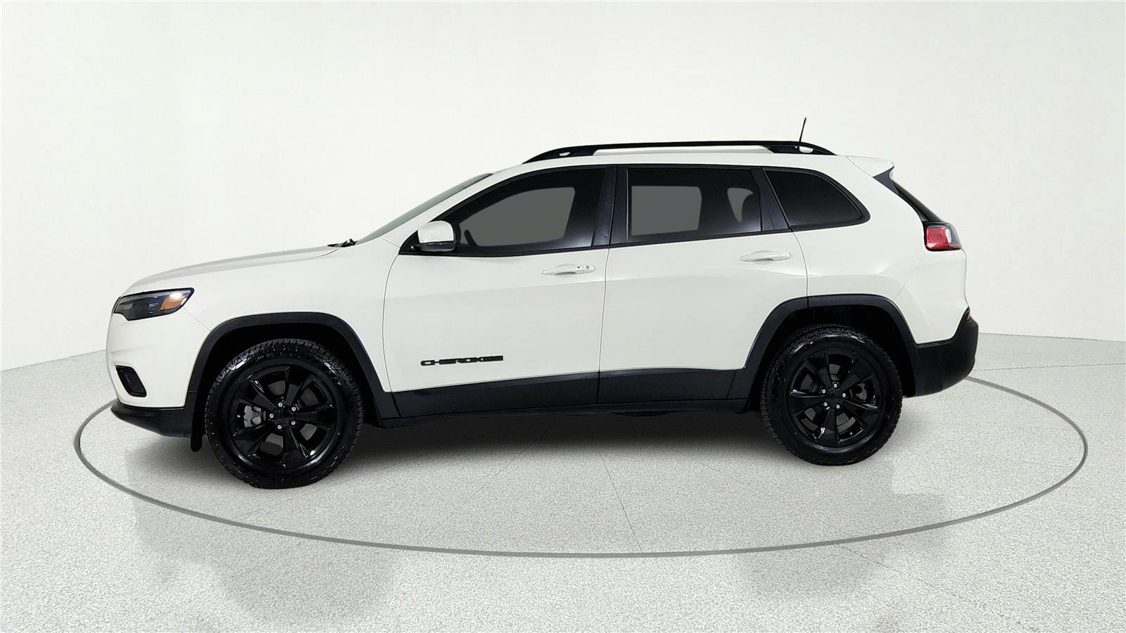 Used 2019 Jeep Cherokee Latitude Plus AWD/4WD image 5