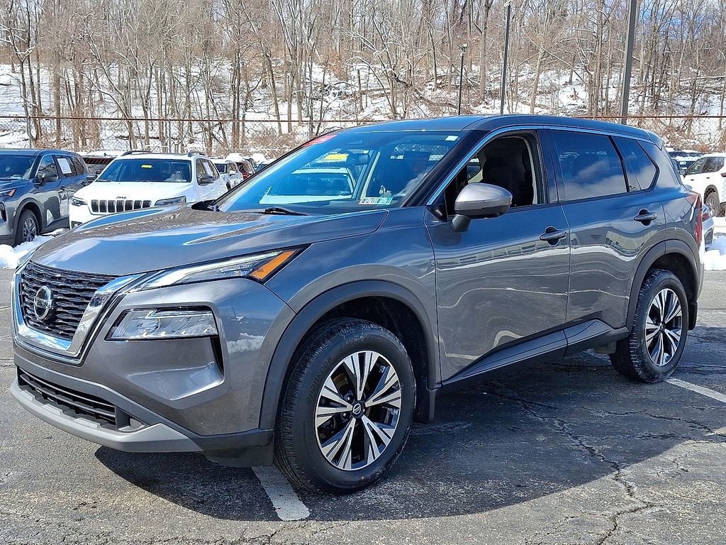 Used 2021 Nissan Rogue SV image 3