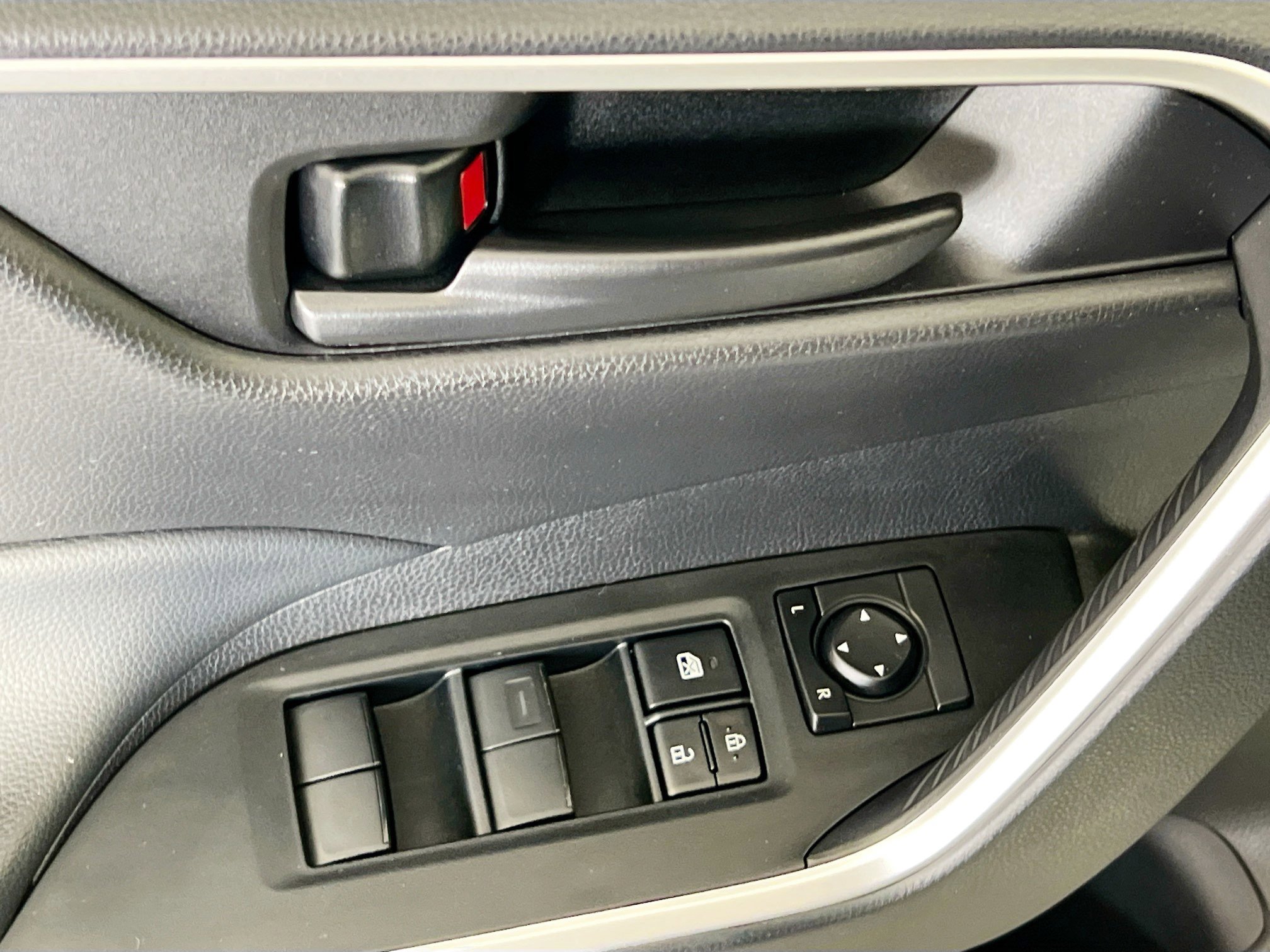Used 2024 Toyota RAV4 LE image 16