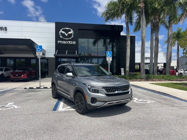 Used 2023 Kia Seltos Nightfall Edition image 2